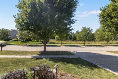 422 W Amberside Drive, Elgin, IL 60124 - Photo 4