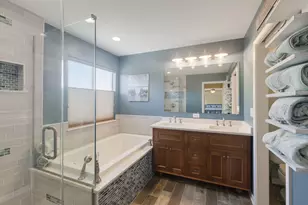 422 W Amberside Dr, Elgin, IL 60124 - Photo 16
