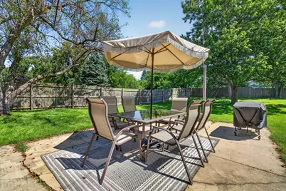 2021 Lancaster Lane, Wheaton, IL 60189 - Photo 32