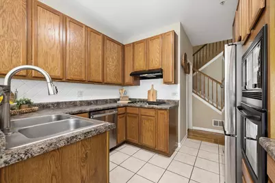 2008 Ivy Ridge Drive #2008, Hoffman Estates, IL 60192 - Photo 8