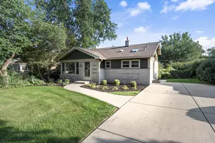 1505 W Euclid Ave, Arlington Heights, IL 60005 - Photo 2