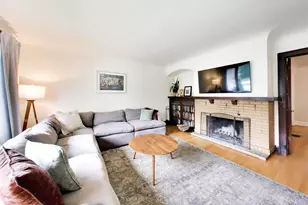 4147 N Dickinson Ave, Chicago, IL 60641 - Photo 4
