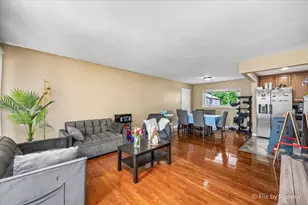 260 Flagstaff Ln, Hoffman Estates, IL 60169 - Photo 4