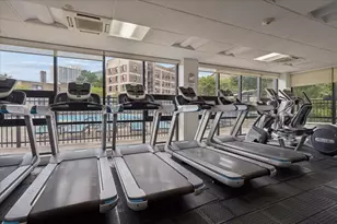 3930 N Pine Grove Ave, Chicago, IL 60613 - Photo 18