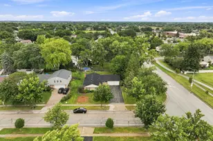 1600 Cambourne Ln, Schaumburg, IL 60194 - Photo 2