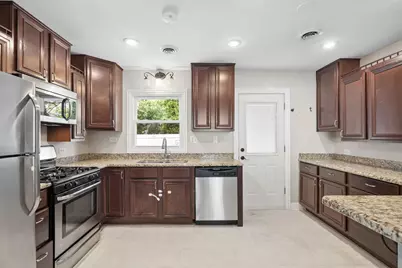 241 W Quincy Street, Westmont, IL 60559 - Photo 4