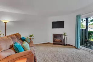1374 Williamsburg Dr, Schaumburg, IL 60193 - Photo 6
