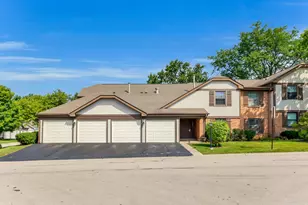 1374 Williamsburg Dr, Schaumburg, IL 60193 - Photo 2
