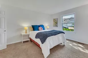 1374 Williamsburg Dr, Schaumburg, IL 60193 - Photo 14
