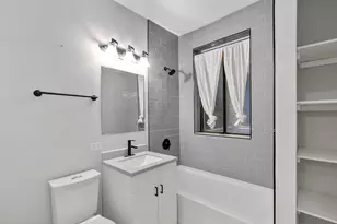 918 W Sunnyside Ave, Chicago, IL 60640 - Photo 16