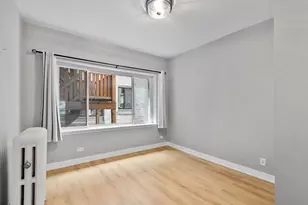 918 W Sunnyside Ave, Chicago, IL 60640 - Photo 12