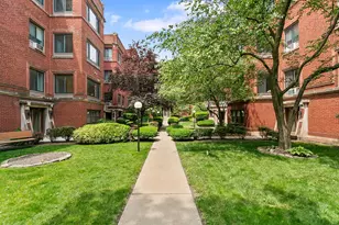 918 W Sunnyside Ave, Chicago, IL 60640 - Photo 2