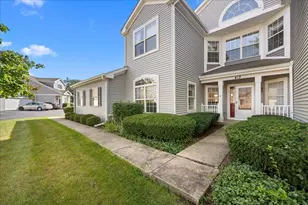 413 Cascade Ln, Oswego, IL 60543 - Photo 2