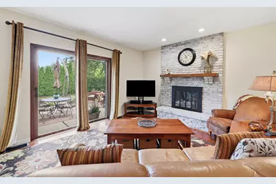 1222 Biscayne Drive, Elk Grove Village, IL 60007 - Photo 14