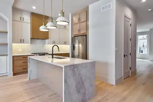 3754 W Sunnyside Ave, Chicago, IL 60625 - Photo 4