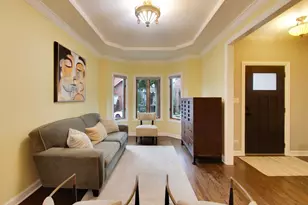 3242 N Leavitt St, Chicago, IL 60618 - Photo 2