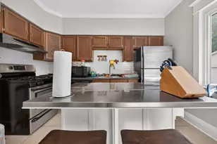 614 W Oakland Ave, Bloomington, IL 61701 - Photo 12