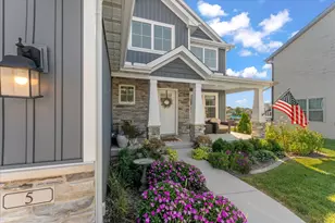 5 Woodland Ct, Monticello, IL 61856 - Photo 2