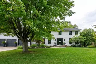 2202 Hedgewood Dr, Bloomington, IL 61704 - Photo 2