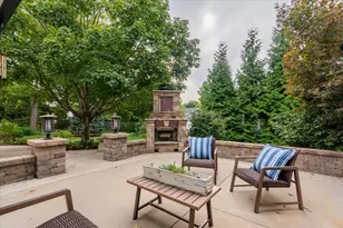 2202 Hedgewood Dr, Bloomington, IL 61704 - Photo 28
