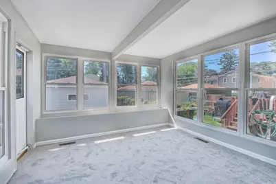 2741 W Chase Avenue, Chicago, IL 60645 - Photo 10
