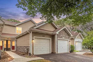 1126 Regency Dr, Schaumburg, IL 60193 - Photo 1