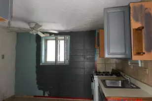 9126 S Buffalo Ave, Chicago, IL 60617 - Photo 6