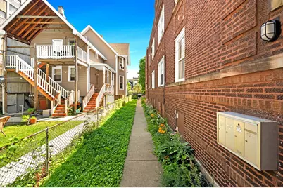 2838 N Albany Avenue, Chicago, IL 60618 - Photo 2