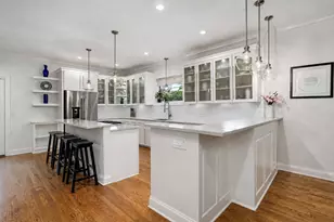 3824 N Greenview Ave, Chicago, IL 60613 - Photo 2