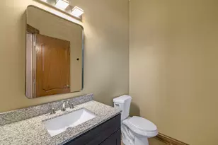 24092 W Old Oak Dr, Mundelein, IL 60060 - Photo 18