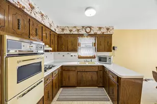 648 Escanaba Ave, Calumet City, IL 60409 - Photo 4