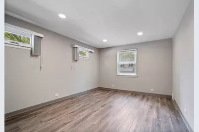 3001 W Chase Avenue, Chicago, IL 60645 - Photo 16