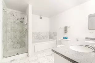 21 W Chestnut St, Chicago, IL 60610 - Photo 10