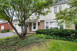 1119 Country Ln, Deerfield, IL 60015 - Photo 1