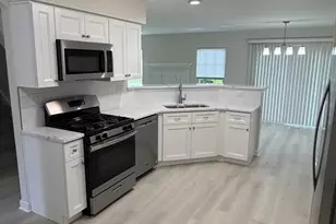756 Old Checker Rd, Buffalo Grove, IL 60089 - Photo 2