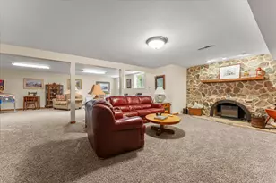 2000 Spruce Ln, Monticello, IL 61856 - Photo 36
