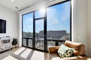 2405 W Iowa St, Chicago, IL 60622 - Photo 4