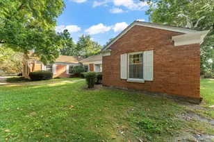 1110 Country Ln, Champaign, IL 61821 - Photo 2
