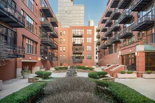 333 W Hubbard St, Chicago, IL 60654 - Photo 2