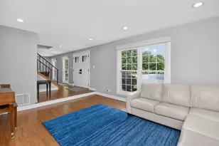 813 Hyde Park Ln, Naperville, IL 60565 - Photo 2