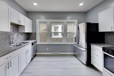 9549 S Calumet Avenue, Chicago, IL 60628 - Photo 8