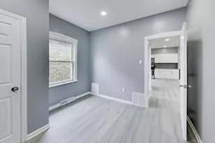 9549 S Calumet Ave, Chicago, IL 60628 - Photo 16