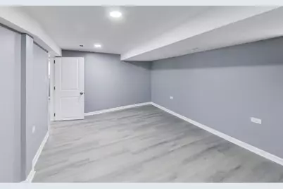 9549 S Calumet Avenue, Chicago, IL 60628 - Photo 26