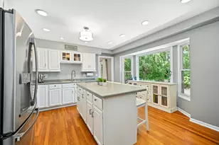 26W530 Prairie Ave, Winfield, IL 60190 - Photo 12
