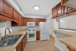 3235 S Manor Dr, Lansing, IL 60438 - Photo 12