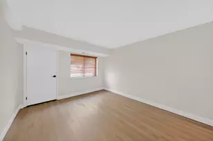 3235 S Manor Dr, Lansing, IL 60438 - Photo 6