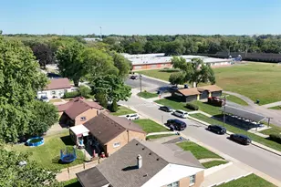 724 Hastings St, Elgin, IL 60120 - Photo 16