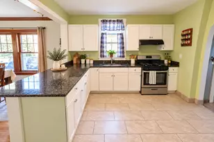 531 Forest Ave, Aurora, IL 60505 - Photo 4