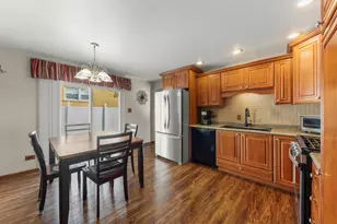 9204 Parkside Ave, Oak Lawn, IL 60453 - Photo 8