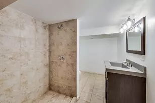 1138 W Addison St, Chicago, IL 60613 - Photo 22